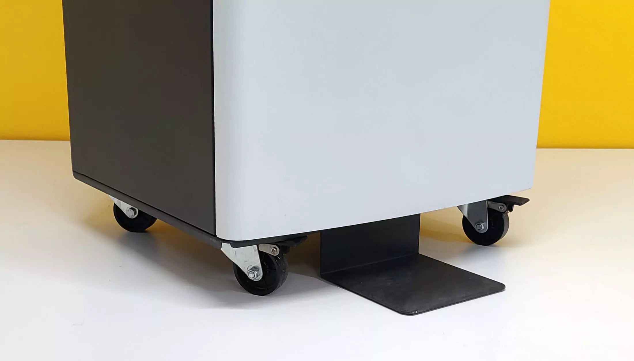 Cassetto Portaoggetti e Risme Lexmark XM1140 - facile accesso e stoccaggio delle risorse di stampa con ruote per un facile trasporto Cassetto Portaoggetti e Risme Lexmark XM1140 - facile accesso e stoccaggio delle risorse di stampa con ruote per un facile trasporto